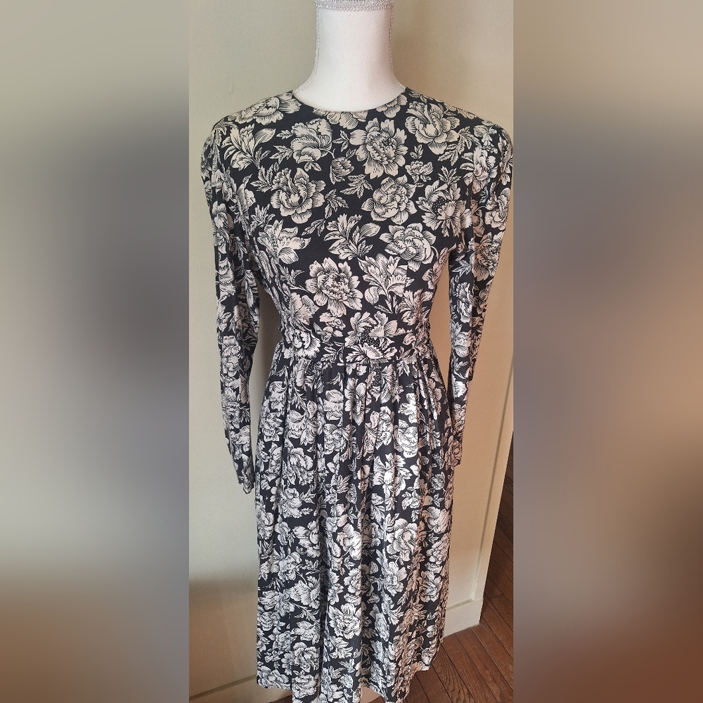Avon 80s Midi Dress Long Sleeved Floral Rayon Black White Buttons Bow Belt Sash